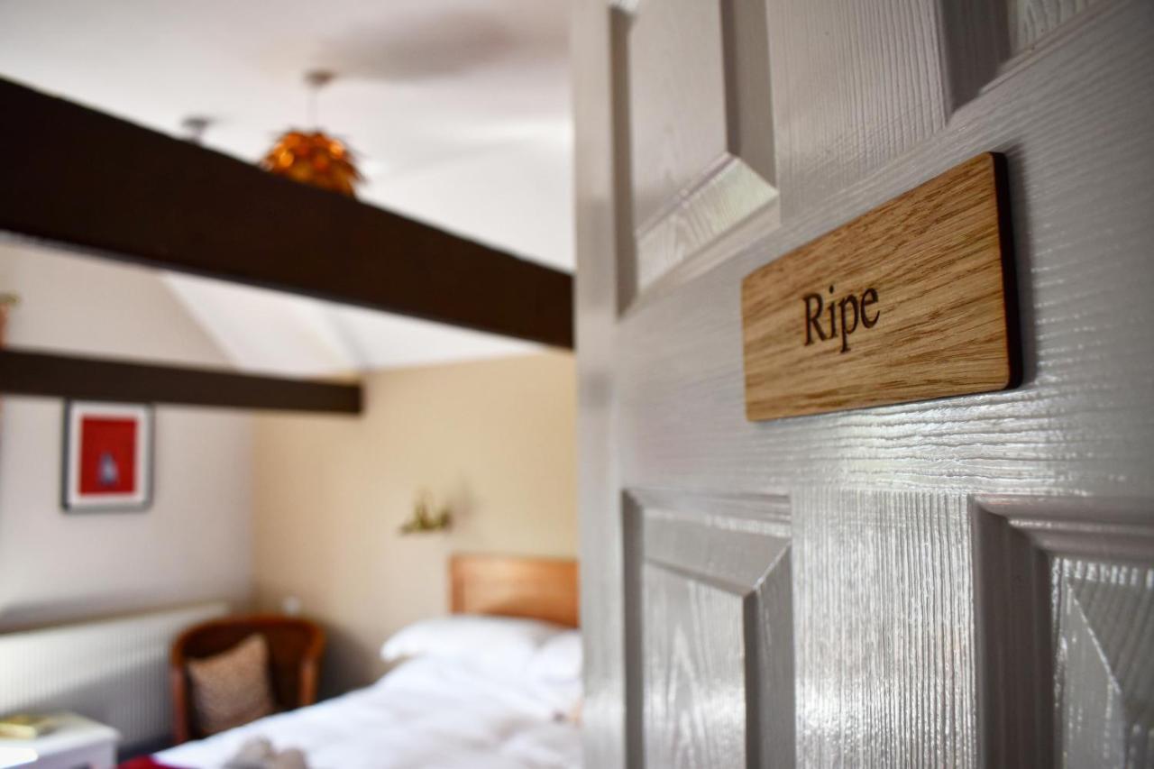 The Roebuck Inn Laughton  Экстерьер фото